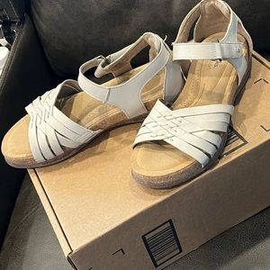 TWO PAIR! Clark’s Cushy Sandals. Beige & Brown Gently Used Sz 6.5. Both or One!